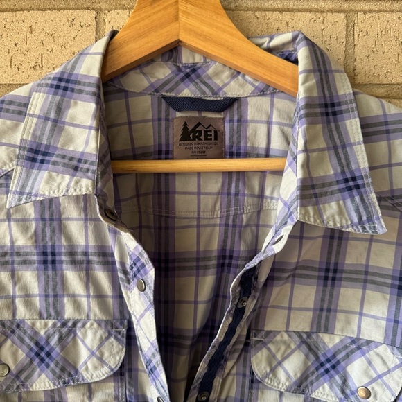 REI Shirt Womens Small Plaid Rivet Snap Front Lightweight Casual Hiking Nylon - Picture 2 of 6